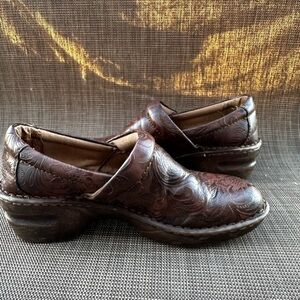 B.O.C. Peggy Slip-On Clog Nursing Clog Faux Leather Size 7 Embossed Deaign